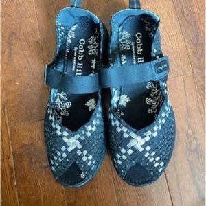 Women’s size 9 Cobb Hill by New Balance stretchy shoes.
